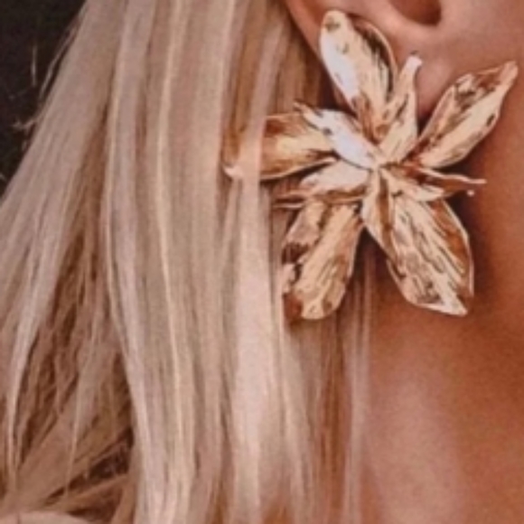 Big Gold Flower 3D Floral Bold Glam Statement Earrings XL Flowers Botanical Post - Picture 2 of 4